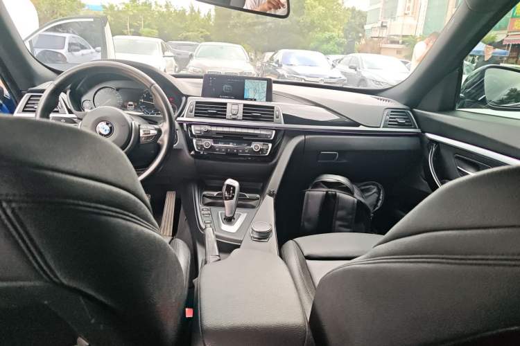 Used BMW 3 Series GT 2019 320i M Sport Package Audio And AC Panel