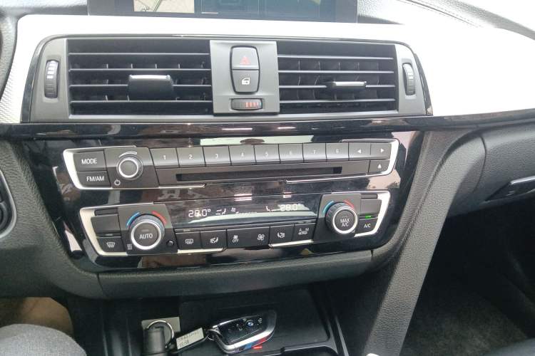 Used BMW 3 Series GT 2019 320i M Sport Audio And AC Panel