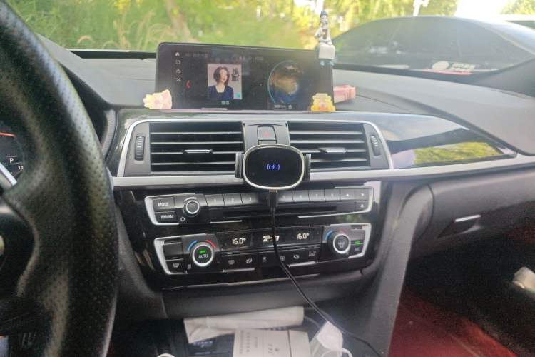 Used BMW 3 Series GT 2019 320i Sport Edition Audio And AC Panel