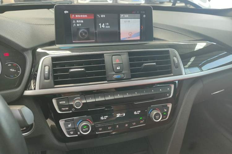 Used BMW 3 Series GT 2019 320i M Sport Night Edition Audio And AC Panel