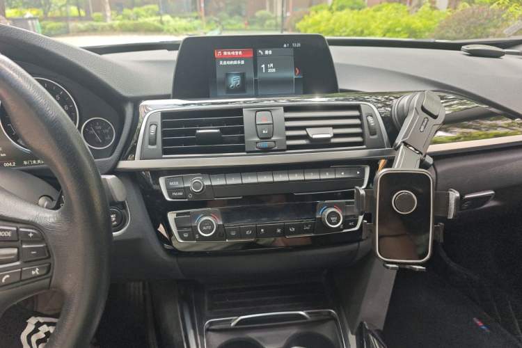 Used BMW 3 Series GT 2019 320i Sport Edition Audio And AC Panel