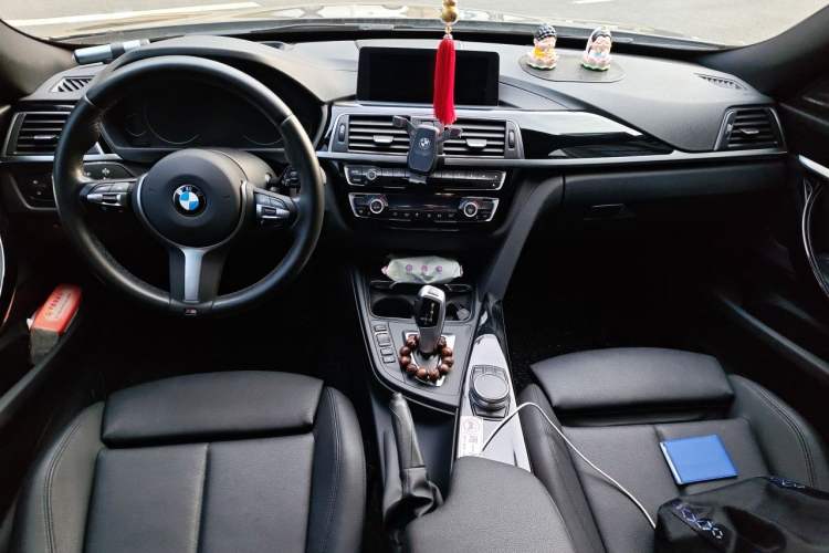 Used BMW 3 Series GT 2019 320i M Sport Package Center Console