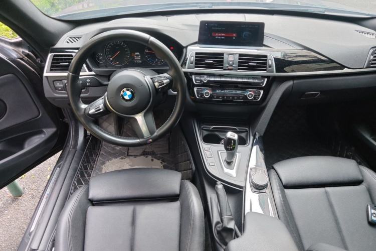 Used BMW 3 Series GT 2019 320i M Sport Package Center Console