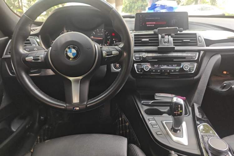 Used BMW 3 Series GT 2019 320i M Sport Package Center Console