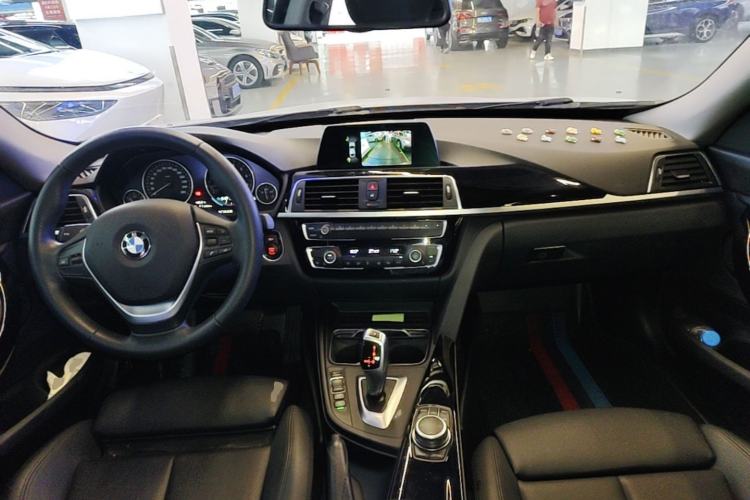 Used BMW 3 Series GT 2019 320i Sport Edition Center Console