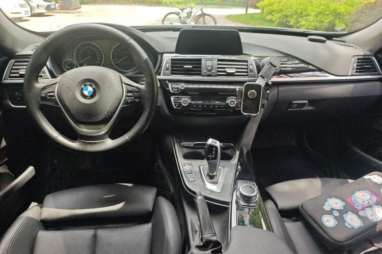 Used BMW 3 Series GT 2019 320i Sport Edition Center Console