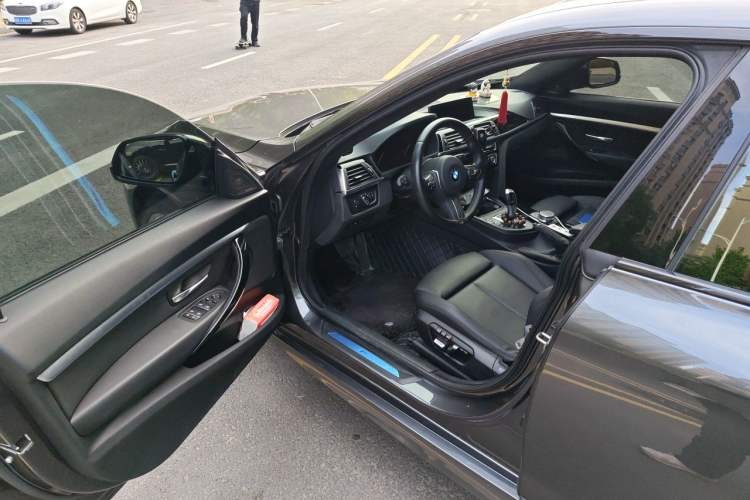 Used BMW 3 Series GT 2019 320i M Sport Package Driver Seat