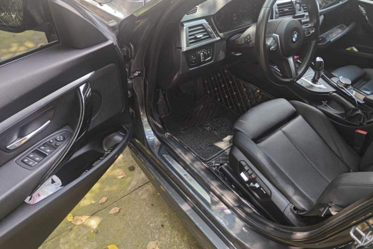 Used BMW 3 Series GT 2019 320i M Sport Package Driver Seat