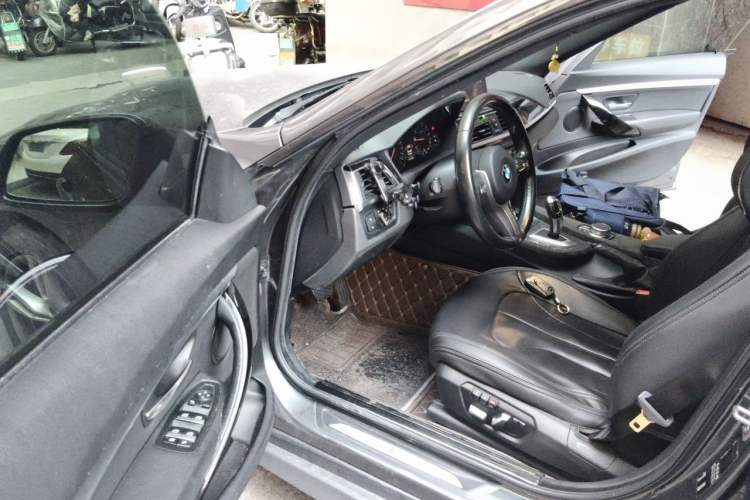 Used BMW 3 Series GT 2019 320i M Sport Package Driver Seat