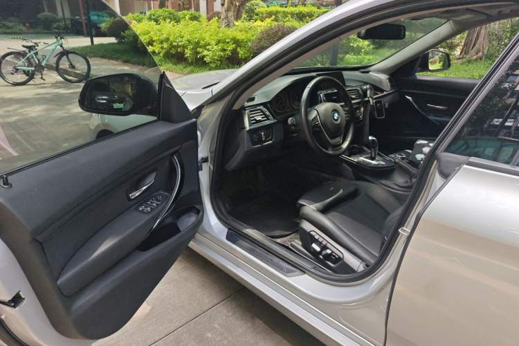 Used BMW 3 Series GT 2019 320i Sport Edition Driver Seat