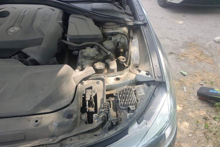 Used BMW 3 Series GT 2019 320i Sport Edition Engine Bay Left