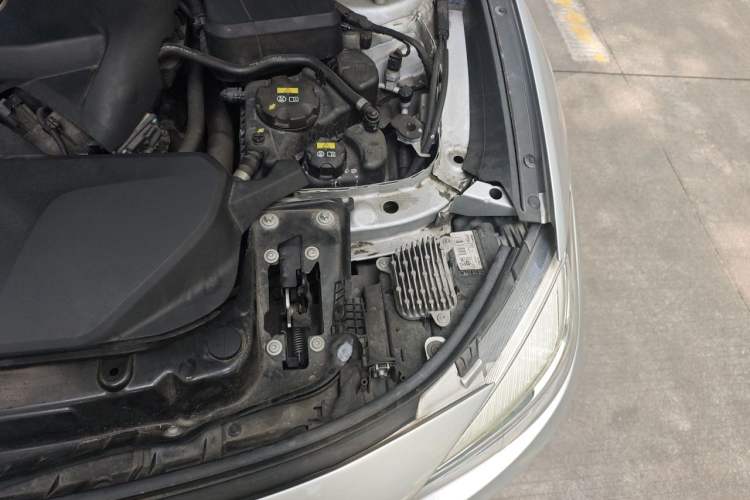 Used BMW 3 Series GT 2019 320i Sport Edition Engine Bay Left