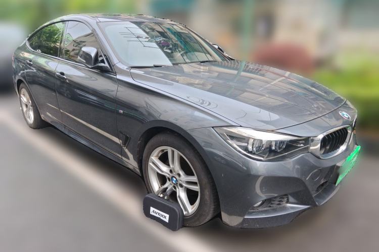 Used BMW 3 Series GT 2019 320i M Sport Package Front Right 45 Deg