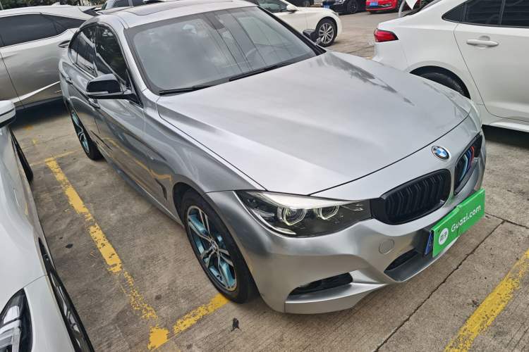 Used BMW 3 Series GT 2019 320i M Sport Package Front Right 45 Deg