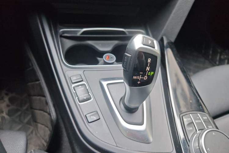 Used BMW 3 Series GT 2019 320i M Sport Package Gear Lever