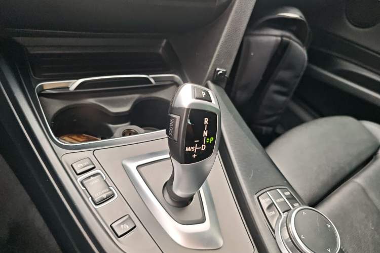 Used BMW 3 Series GT 2019 320i M Sport Package Gear Lever