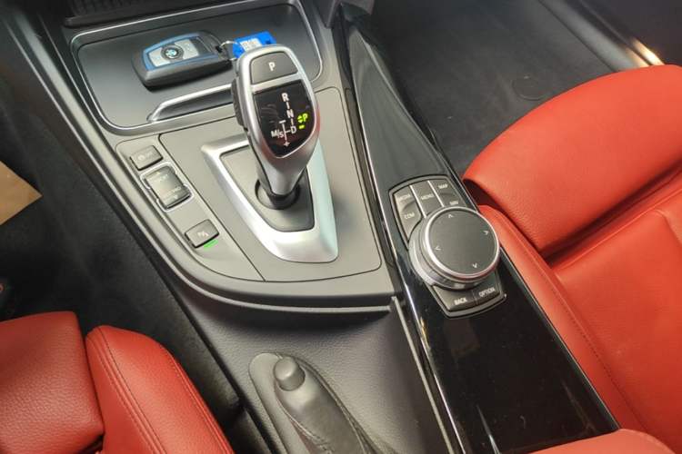 Used BMW 3 Series GT 2019 320i M Sport Night Edition Gear Lever