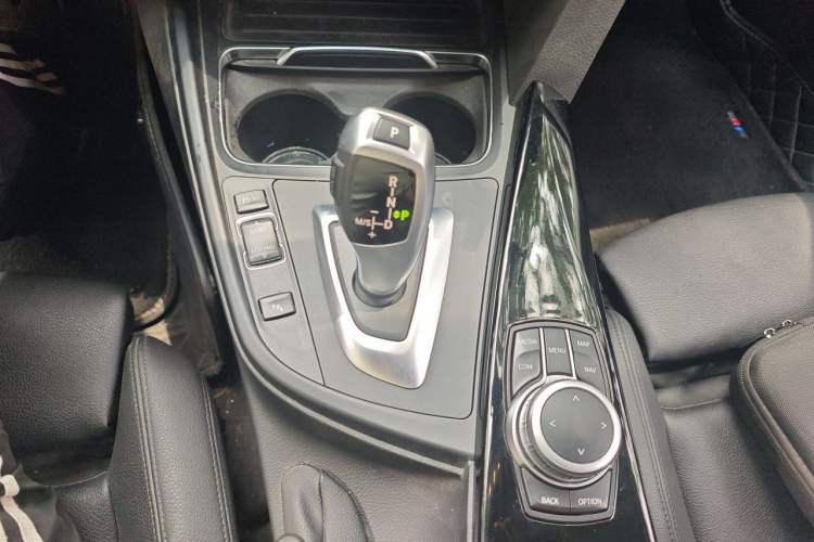 Used BMW 3 Series GT 2019 320i Sport Edition Gear Lever
