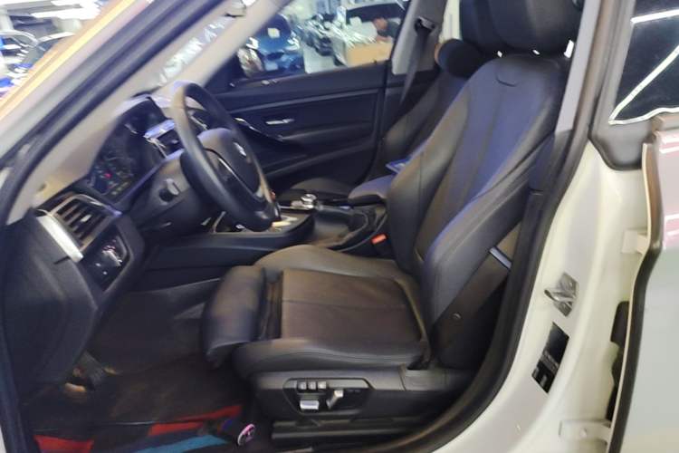 Used BMW 3 Series GT 2019 320i Sport Edition Left Front Seat