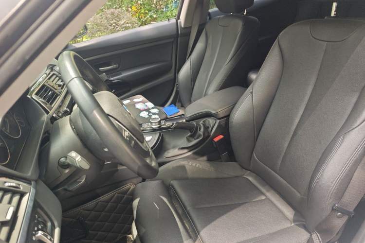 Used BMW 3 Series GT 2019 320i Sport Edition Left Front Seat