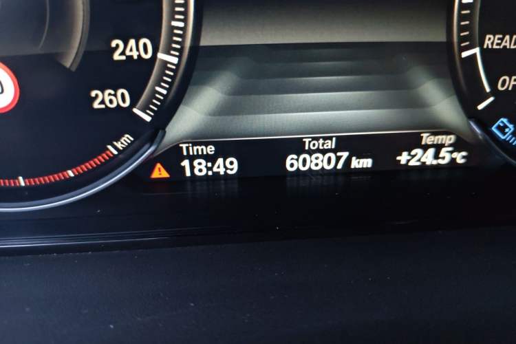 Used BMW 3 Series GT 2019 320i M Sport Package Odometer Close Up