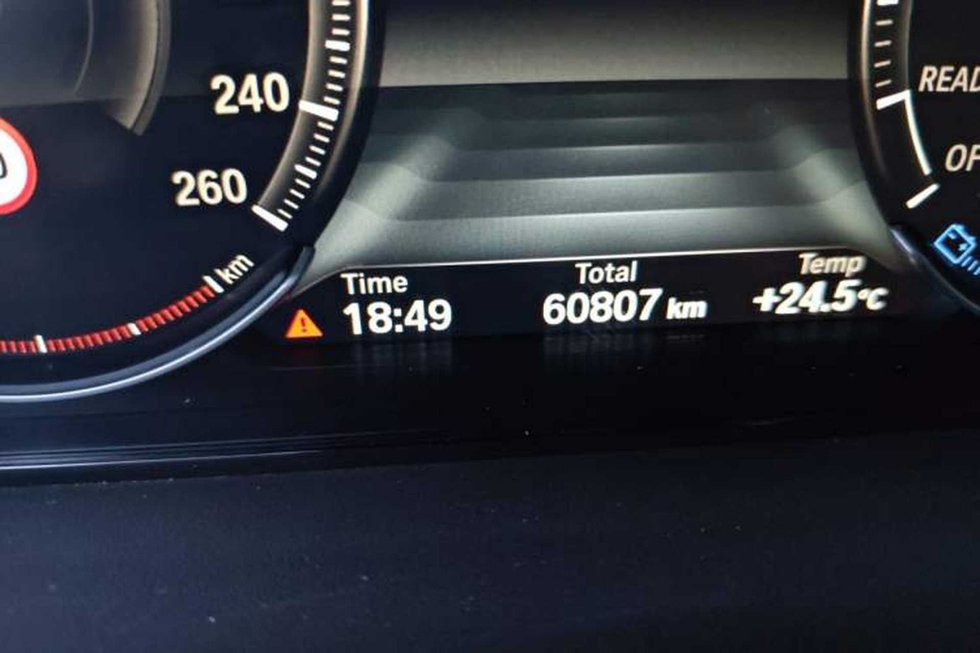 Used BMW 3 Series GT 2019 320i M Sport Package Odometer Close Up