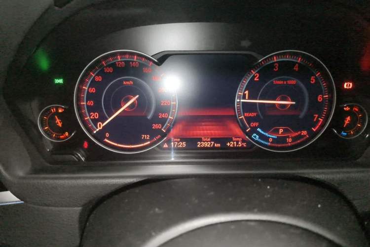 Used BMW 3 Series GT 2019 320i M Sport Package Odometer Close Up