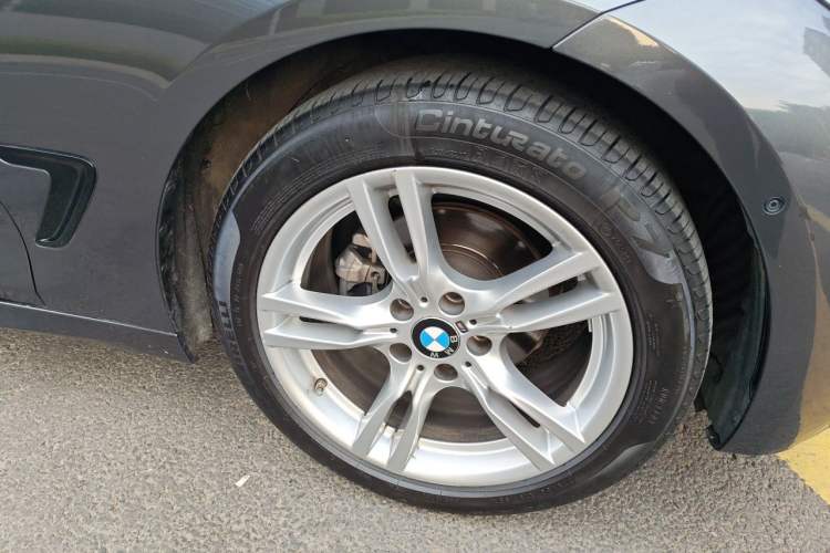 Used BMW 3 Series GT 2019 320i M Sport Package Right Front Wheel Hub