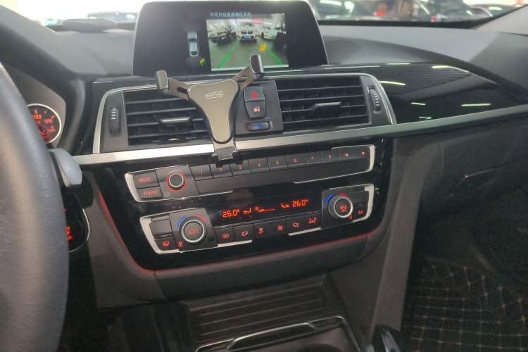 Used BMW 3 Series GT 2019 320i Sport Edition Audio And AC Panel