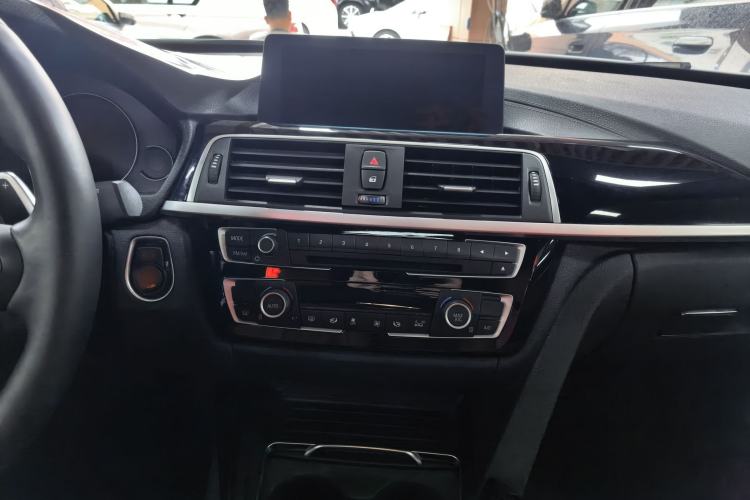 Used BMW 3 Series GT 2019 320i M Sport Night Edition Audio And AC Panel