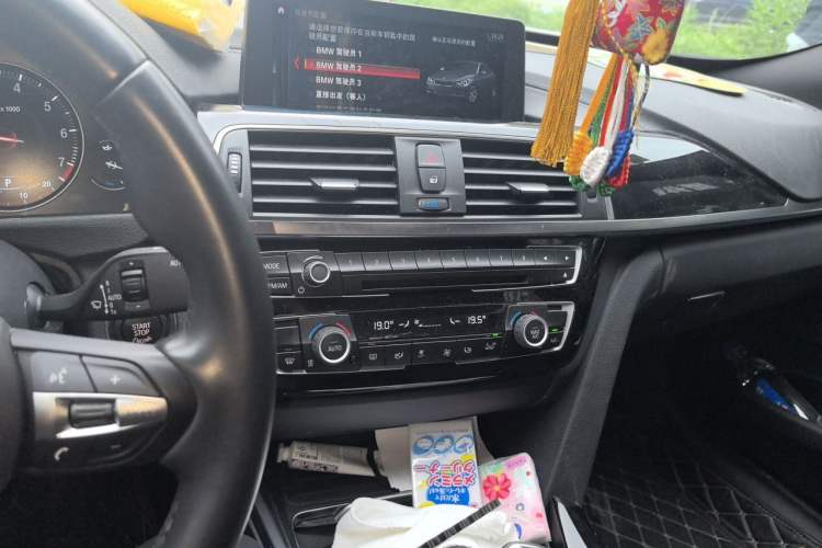 Used BMW 3 Series GT 2019 320i M Sport Package Audio And AC Panel