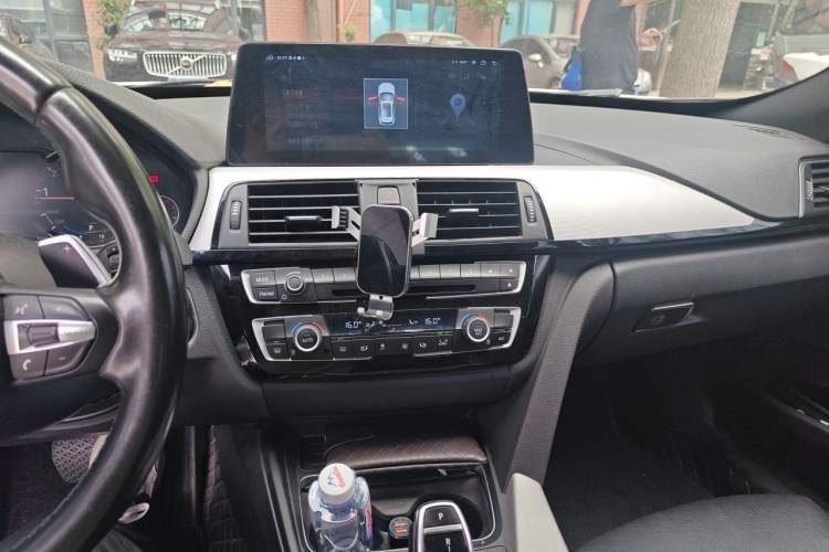 Used BMW 3 Series GT 2019 320i M Sport Package Audio And AC Panel