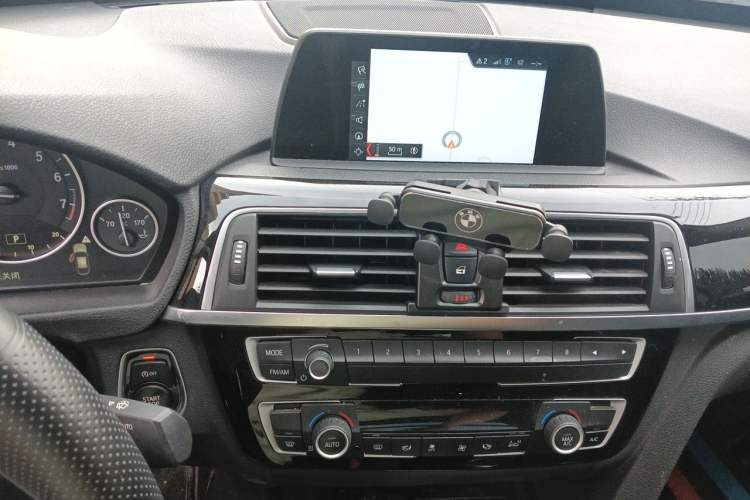 Used BMW 3 Series GT 2019 320i Sport Edition Audio And AC Panel