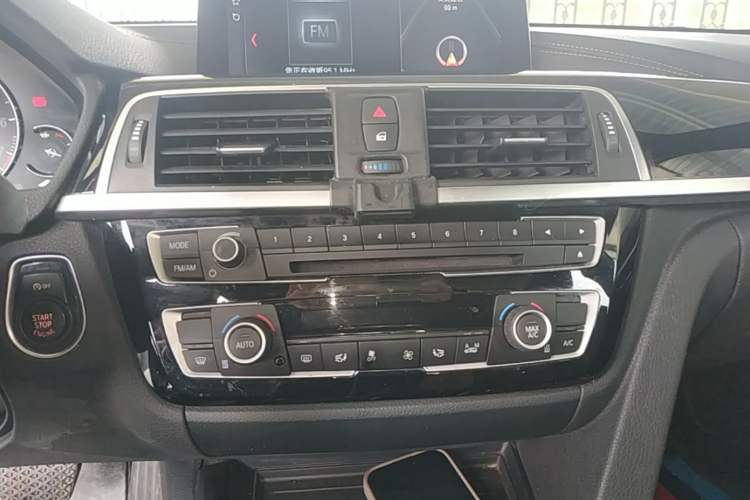 Used BMW 3 Series GT 2019 320i M Sport Package Audio And AC Panel