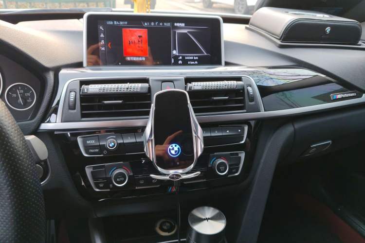 Used BMW 3 Series GT 2019 320i Sport Edition Audio And AC Panel