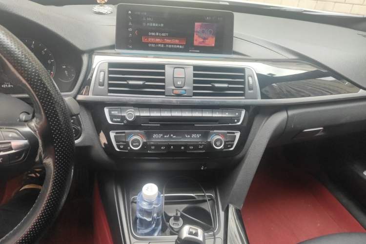 Used BMW 3 Series GT 2019 320i M Sport Package Audio And AC Panel