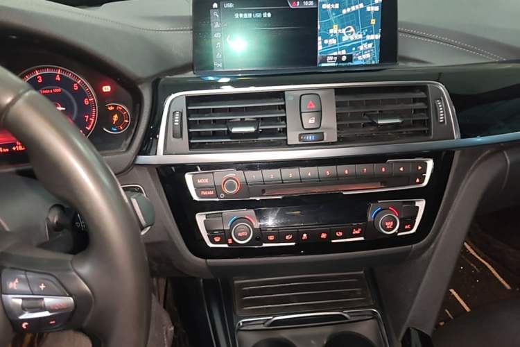 Used BMW 3 Series GT 2019 320i M Sport Package Audio And AC Panel