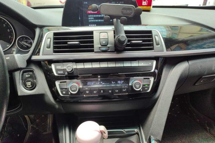 Used BMW 3 Series GT 2019 320i Sport Edition Audio And AC Panel