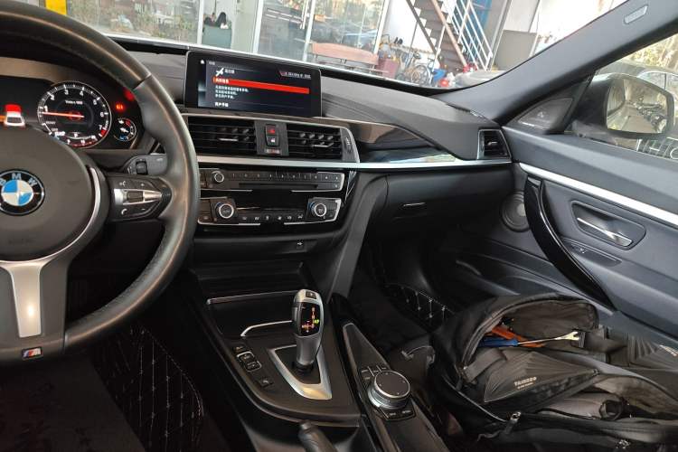 Used BMW 3 Series GT 2019 320i M Sport Package Audio And AC Panel
