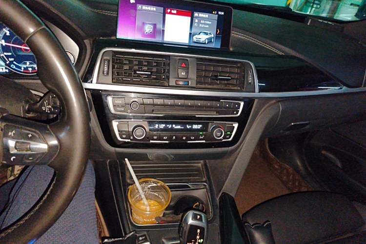 Used BMW 3 Series GT 2019 320i Sport Edition Audio And AC Panel