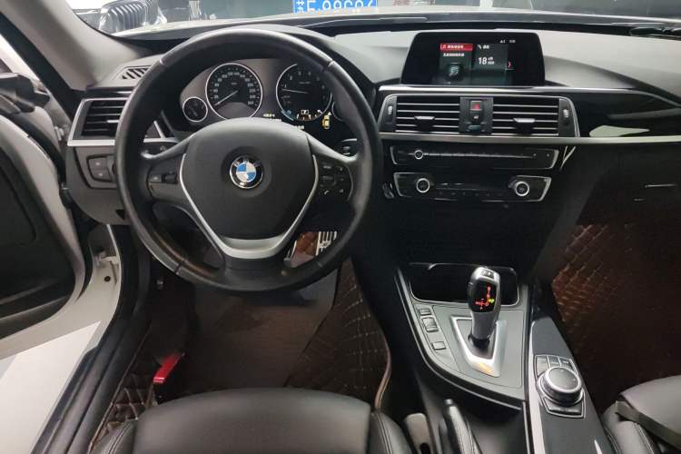 Used BMW 3 Series GT 2019 320i Sport Edition Audio And AC Panel