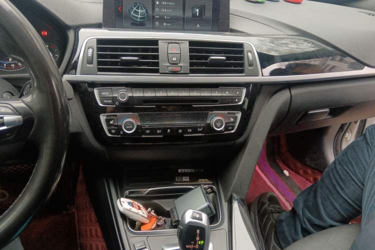 Used BMW 3 Series GT 2019 320i M Sport Package Audio And AC Panel