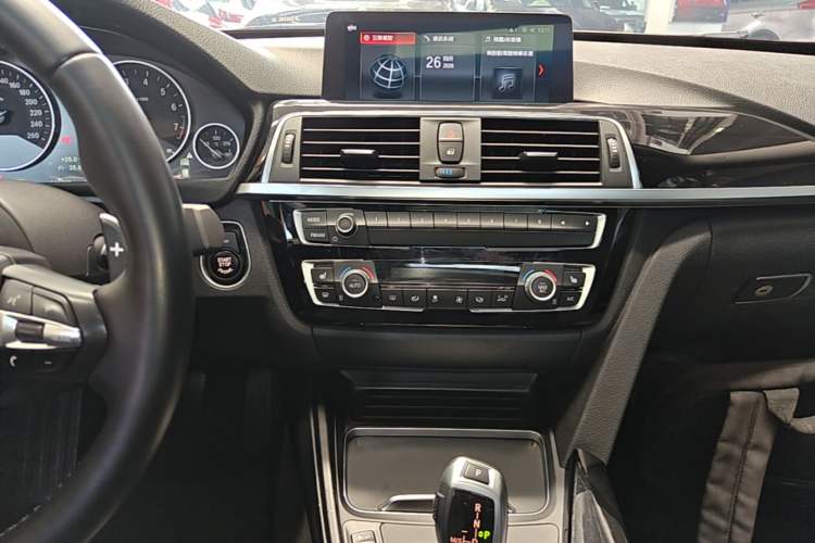 Used BMW 3 Series GT 2019 320i Sport Edition Audio And AC Panel
