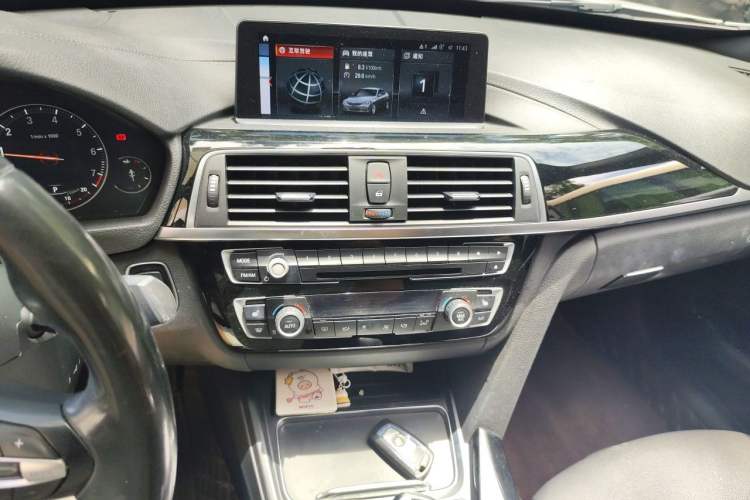 Used BMW 3 Series GT 2019 320i M Sport Package Audio And AC Panel