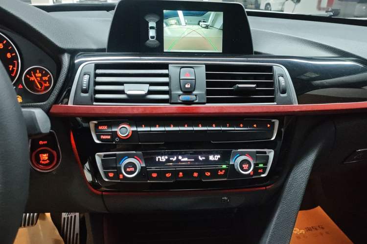 Used BMW 3 Series GT 2019 320i Sport Edition Audio And AC Panel