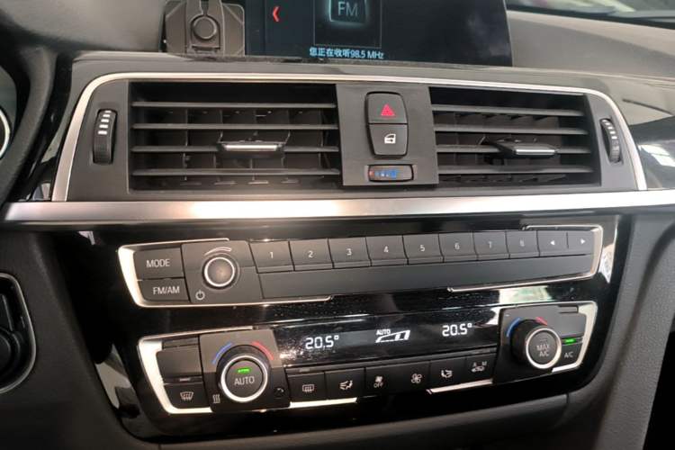 Used BMW 3 Series GT 2019 320i Sport Edition Audio And AC Panel