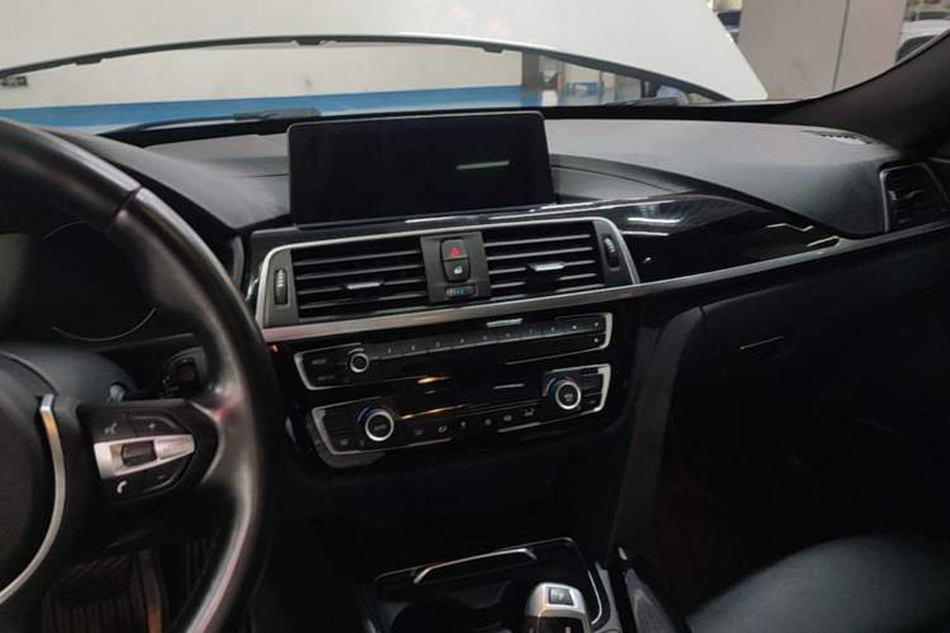 Used BMW 3 Series GT 2019 320i M Sport Package Audio And AC Panel