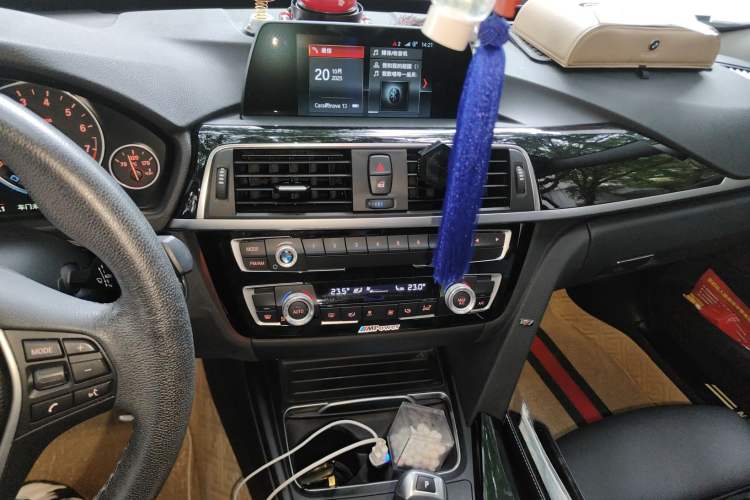 Used BMW 3 Series GT 2019 320i Sport Edition Audio And AC Panel