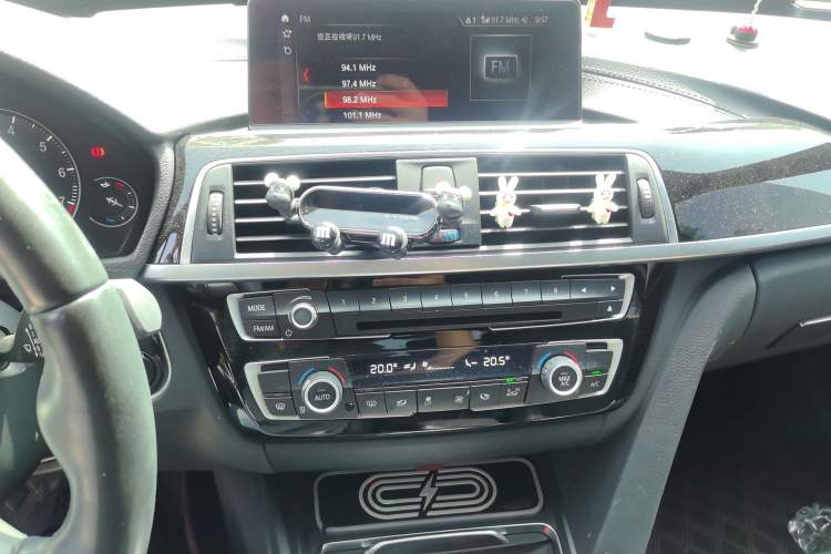 Used BMW 3 Series GT 2019 320i M Sport Package Audio And AC Panel