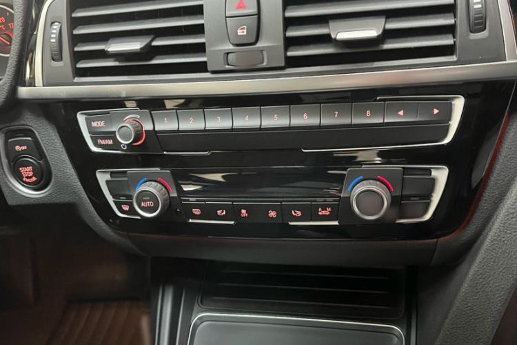 Used BMW 3 Series GT 2019 320i Sport Edition Audio And AC Panel